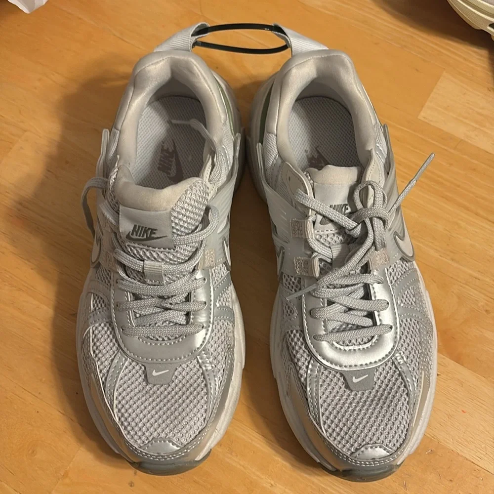 Nike v2k sneaker
